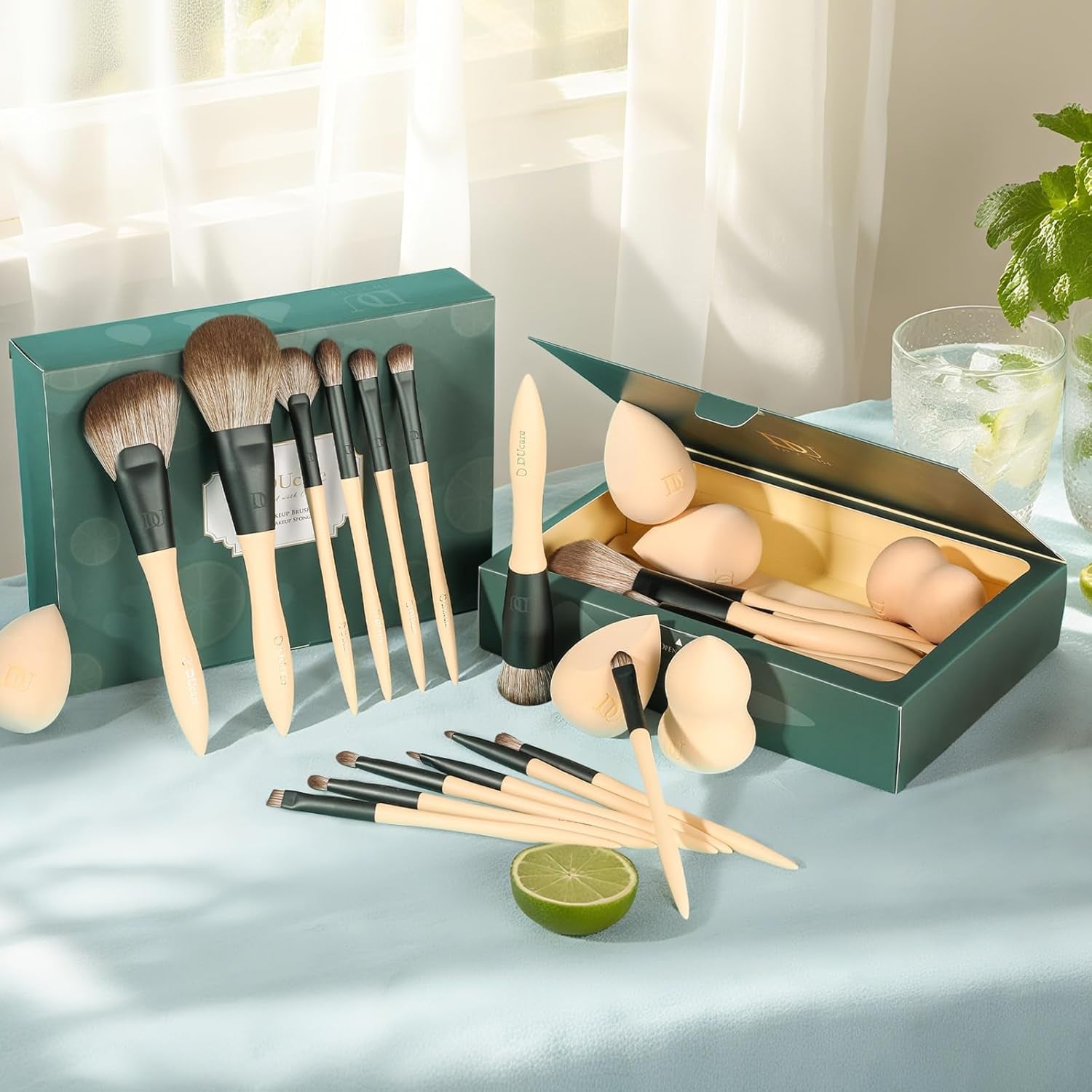 Makeup Gift Set 18Pcs,With 14Pcs Makeup Brushes Set 3Pcs Makeup Sponges 1PC Cosmetic Bag for Foundation Blending Powder Blush Concealers Eye Shadows